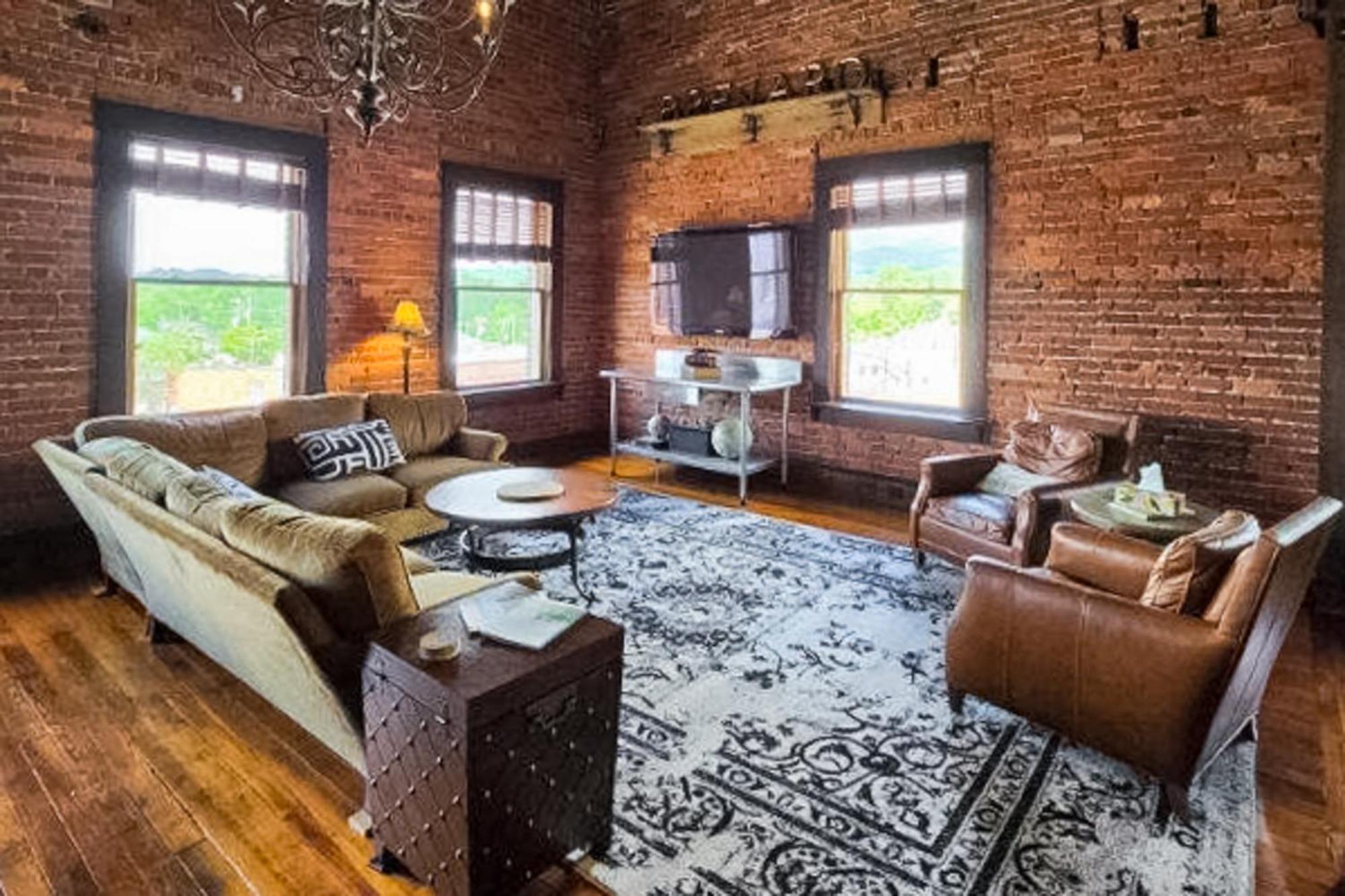 Apartamento Brick Loft Penthouse On Main Brevard Exterior foto